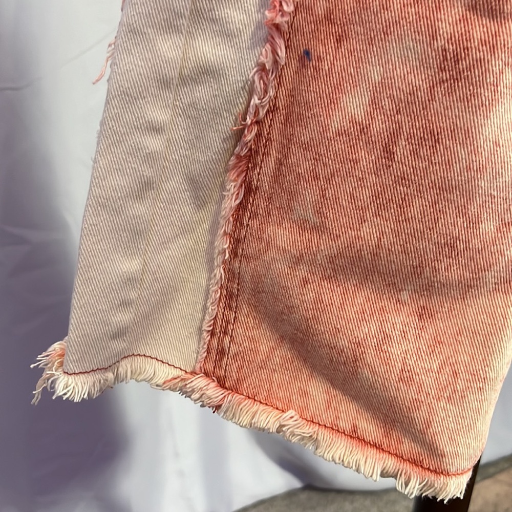 Acid washed distressed denim jeans. - Picture 5 of 6